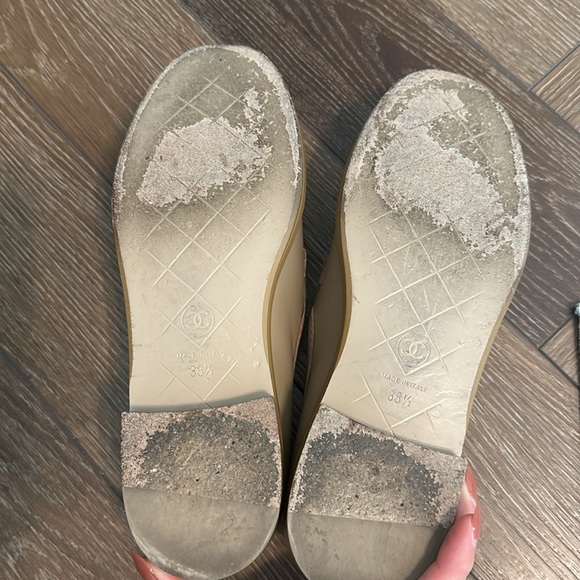 Chanel 2022 Interlocking CC Logo Loafers - Picture 4 of 6